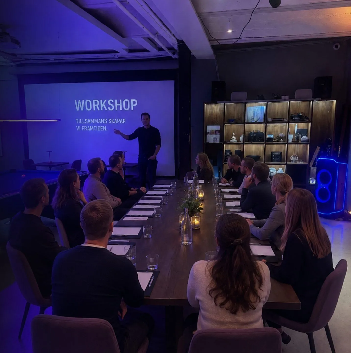 Heldagsworkshop med projektor i festlokalen